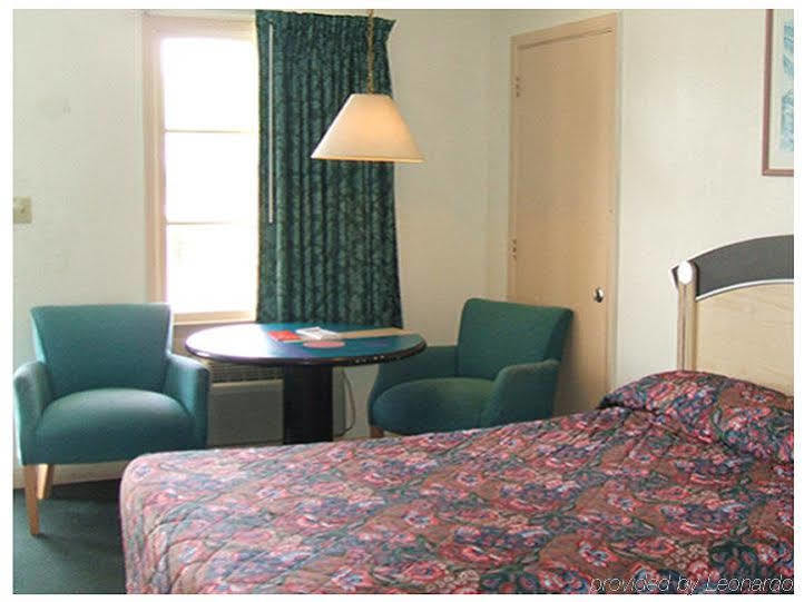 Motel Scottish And *